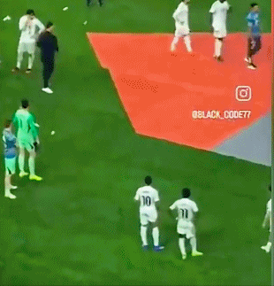 PG模拟器在线试玩-阿隆索遭架空！欲祝贺巴萨夺冠遭叫回 姆巴佩带头反他+率全队离场