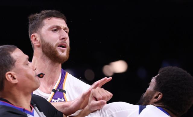 PG模拟器官网-独行侠无东契奇仍狠辣！三人被逐欧文扎心杜兰特