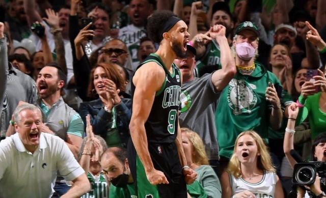 PG模拟器在线试玩-下半场18分挺身而出 绿军输球却被怀特点燃希望