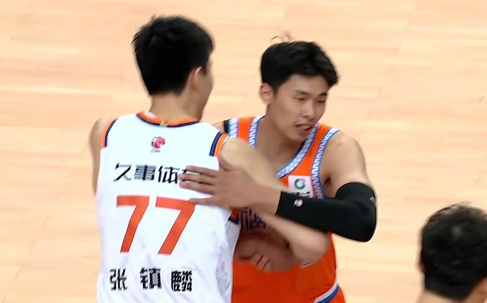 PG模拟器官网-上海男篮30分大胜,弗格36分大爆发,邹阳空砍18分6篮板4抢断!