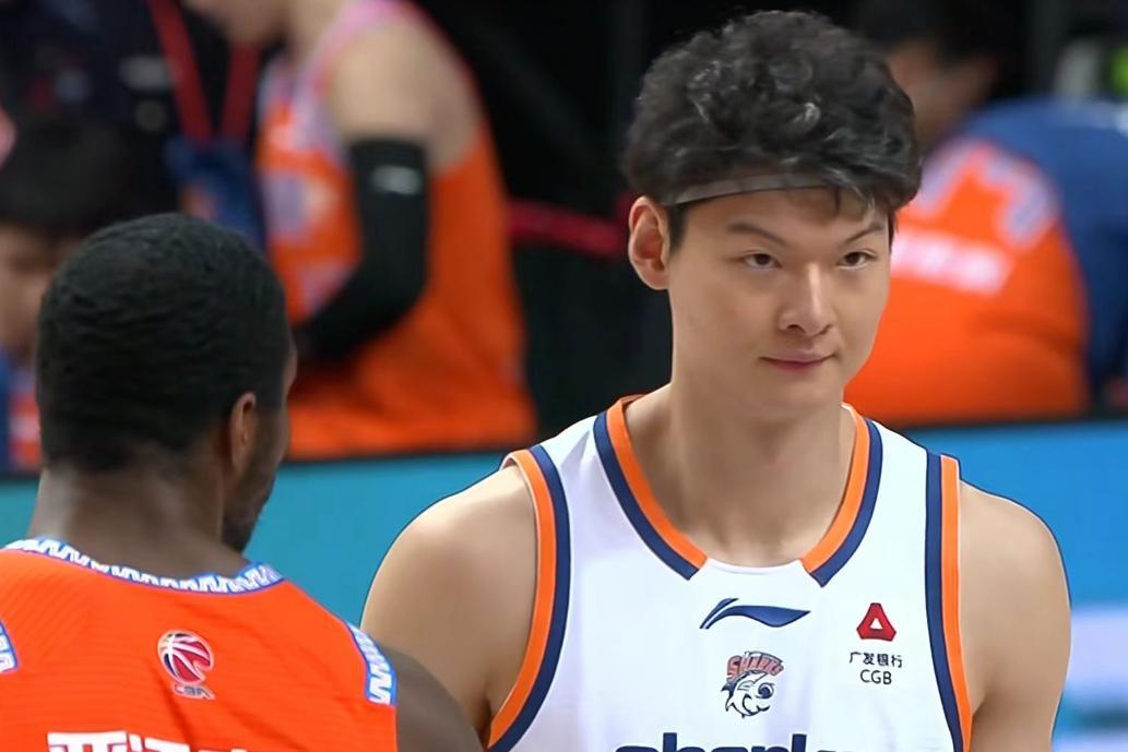 PG模拟器官网-上海男篮30分大胜,弗格36分大爆发,邹阳空砍18分6篮板4抢断!