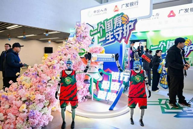 PG模拟器在线试玩-球星助阵、机器人天团出道！广发银行亮相CBA全明星周末