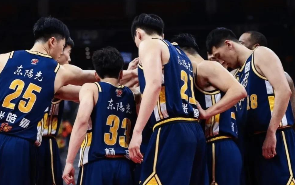 PG模拟器官网-CBA3消息：广东队被18分逆转，杜峰揪出3人，郭士强看好冲冠3黑马
